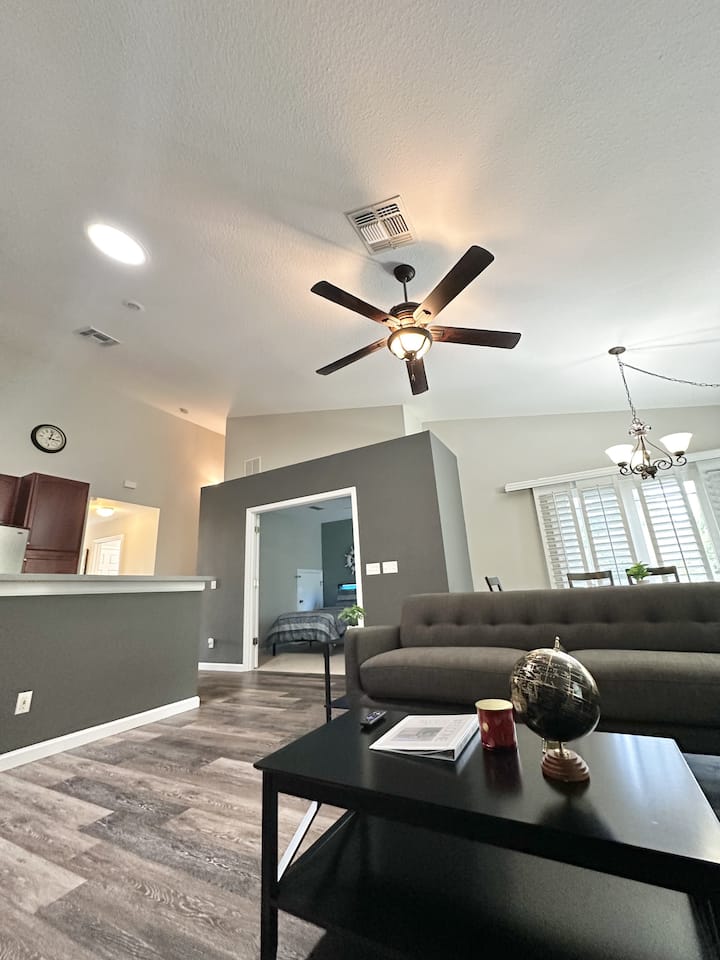 Secret Lake Retreat | Pool | Lake Views | Sleeps 8 - Altamonte Springs, FL