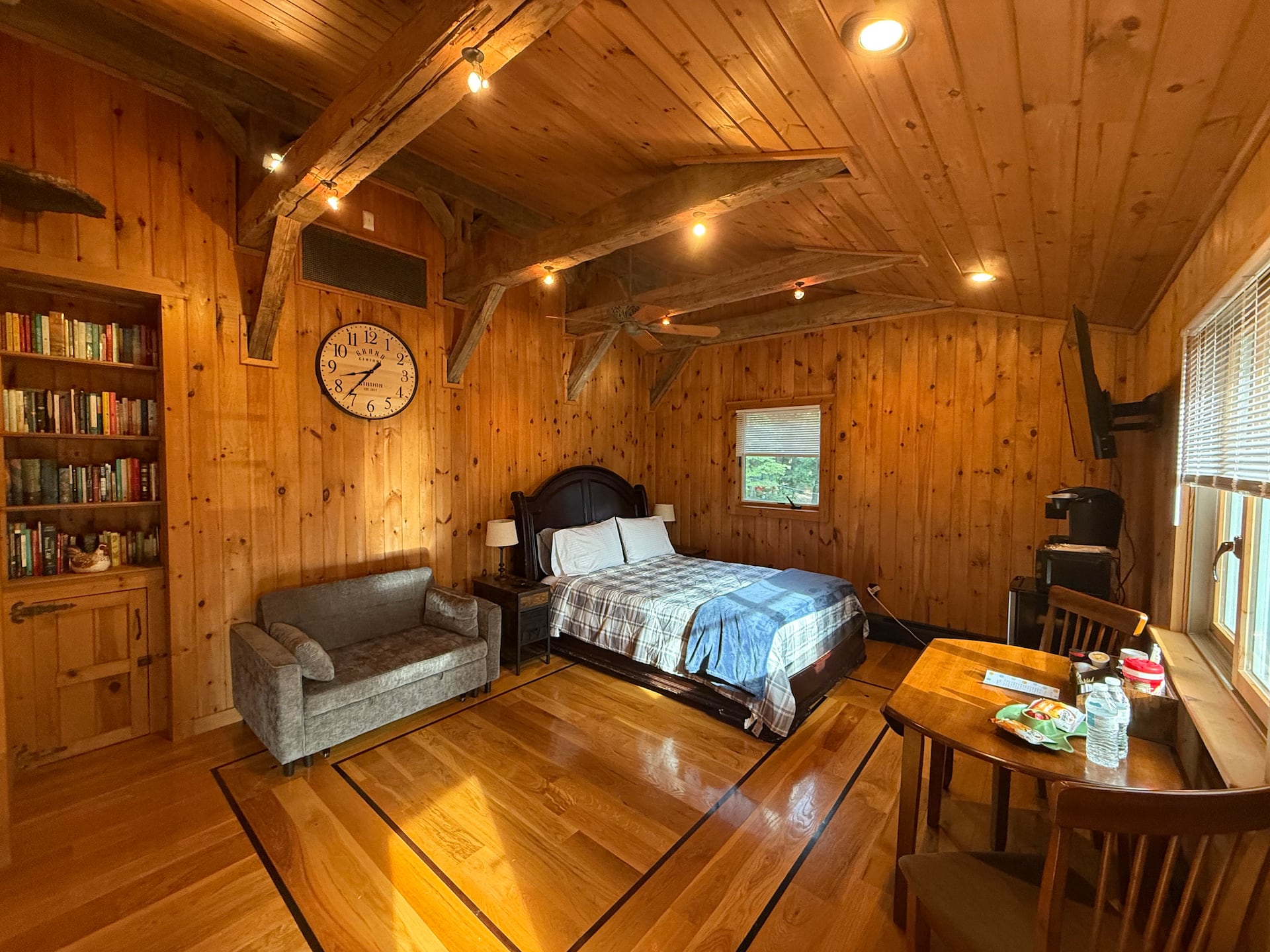 Gorgeous Suite w/ Private Entrance & Farm Friends