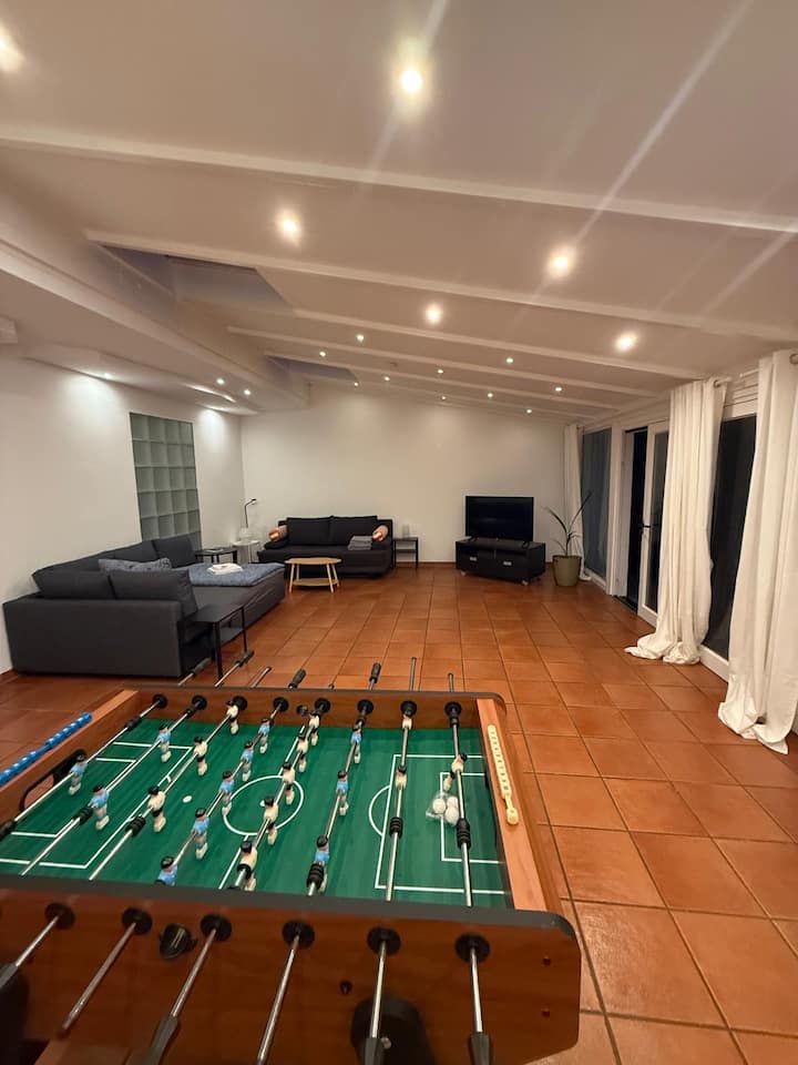 Komfort In Hürth: Pool & Kamin - Cologne