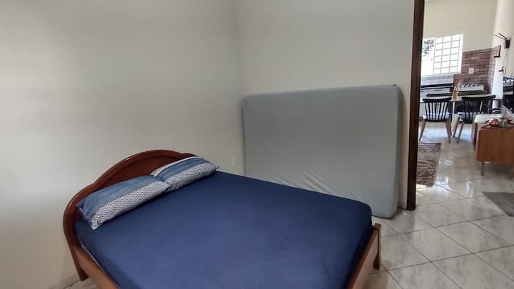 1 מיטה זוגית, מזרן זוגי נוסף 