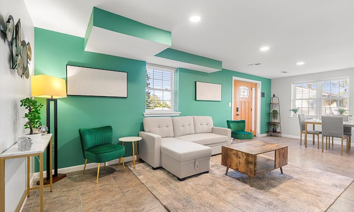 The Emerald | Grand | Old Town Views - Alexandria, VA