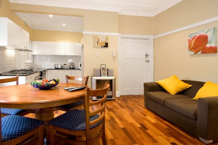 Neutral Bay 1 Bedroom Apartment - Best Value - North Sydney