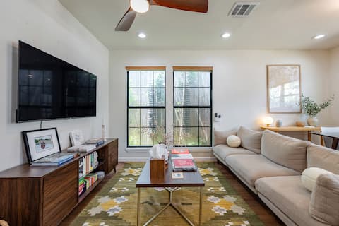 Top performing Airbnb: Modern Oasis with Breezy Patio in Heart of Houston in Washington Avenue Coalition / Memorial Park