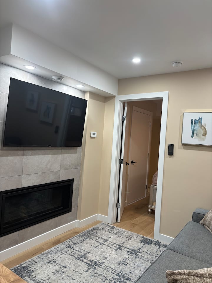 Cozy Queen Bed Suite In Aspen Ridge - Saskatoon