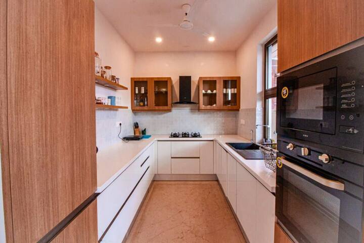 Full kitchen image 1