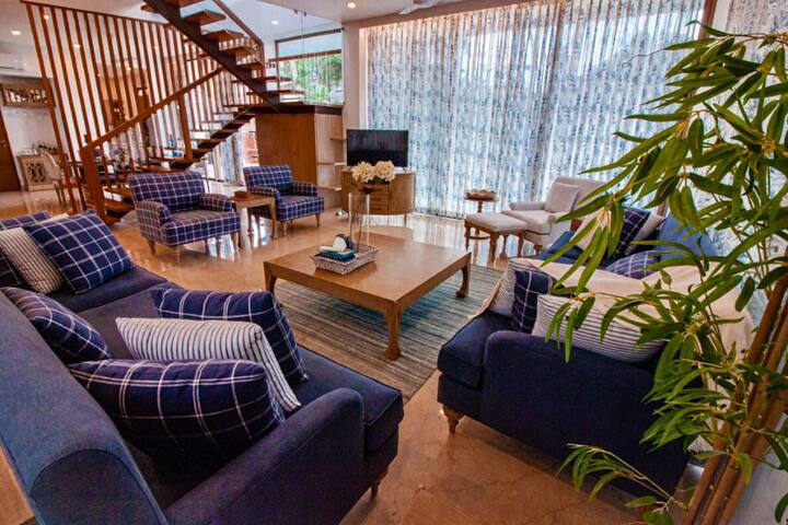 Living room image 5
