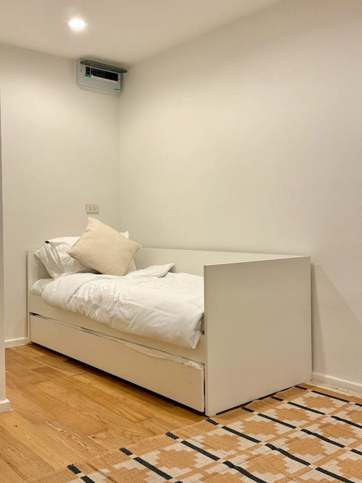 Whether you're traveling with kids or friends, this extra daybed provides added sleeping space without compromising style or comfort.