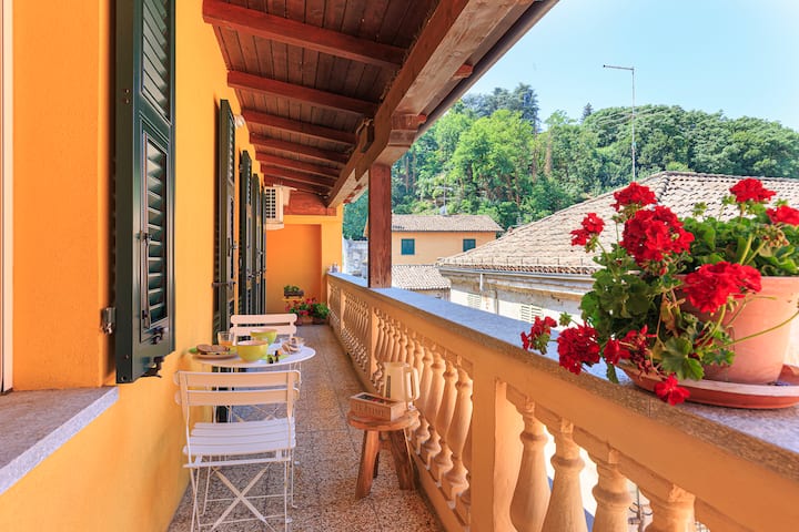 City center, 5 min. to the outlet, garage and private balcony