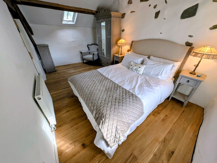 Bedroom 1 - Kingsize