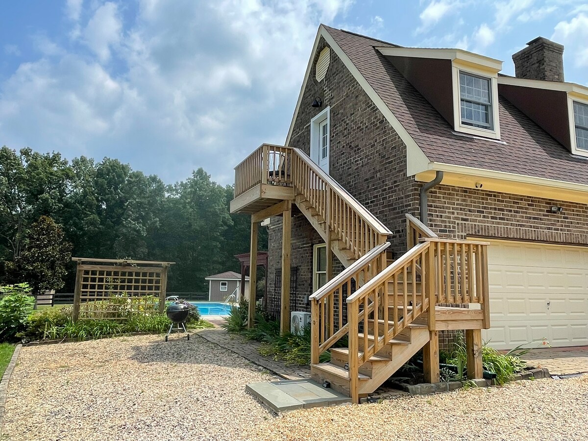 Horse Farm-Private Studio Apt w/deck, kitchenette - Apartments for