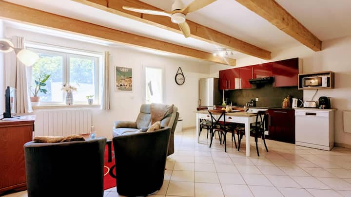 Le Central|centre Ville|parking Et Terrasse | Clim - Vers-Pont-du-Gard