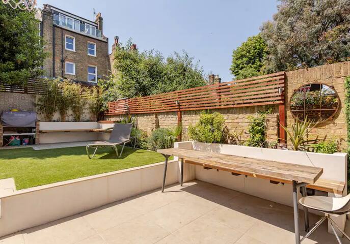 Family home & garden zone 2 Putney, London gallery image 2