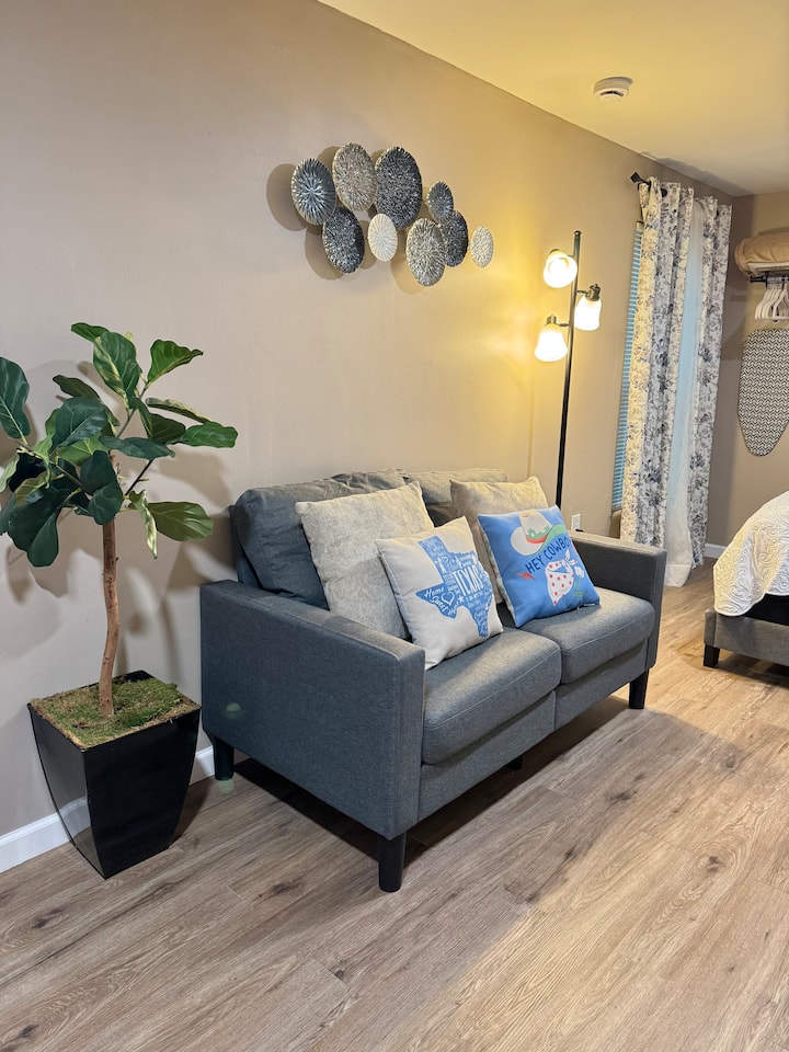 Private-studio Centrally Located - Brownsville, TX