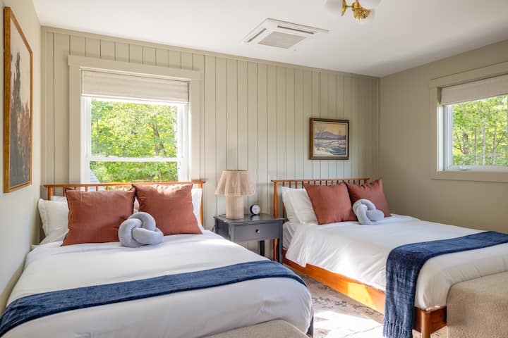 Прекрасно опремени спални соби.