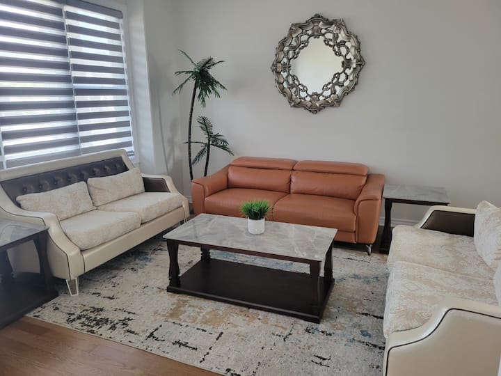 Shaikh Villa In Kinston-5br-7beds-pond View - Kingston, Canadá
