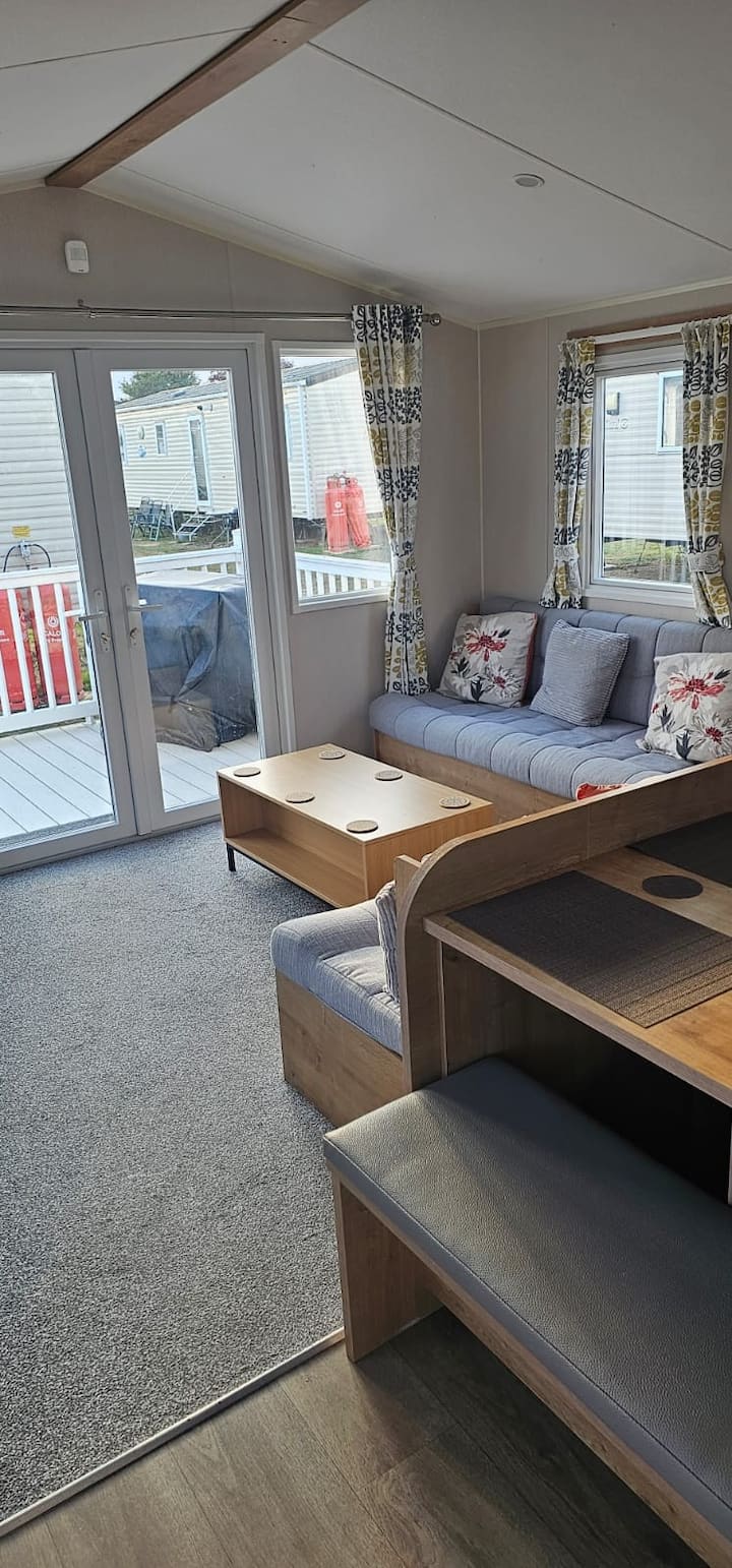 8 Berth Caravan At Valley Farm - Walton-on-the-Naze