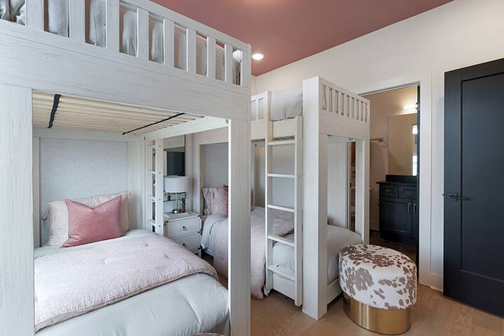 The Outlaw gallery image 3