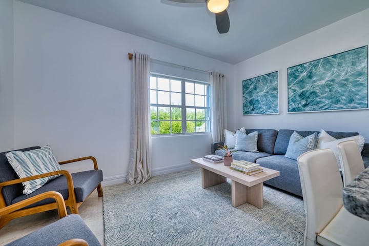Beach Paradise - 1 Bedroom Home - West Bay