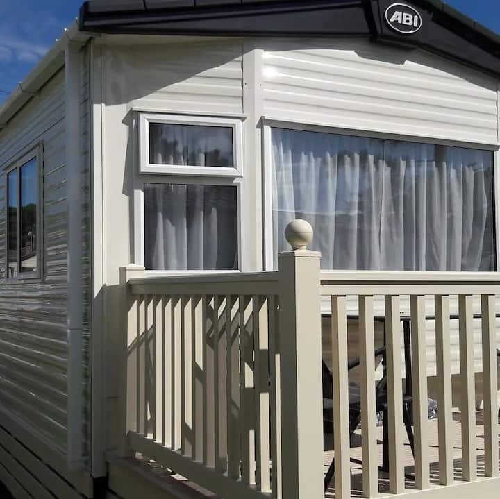 Lovely Caravan In Seaside Setting - New Milton