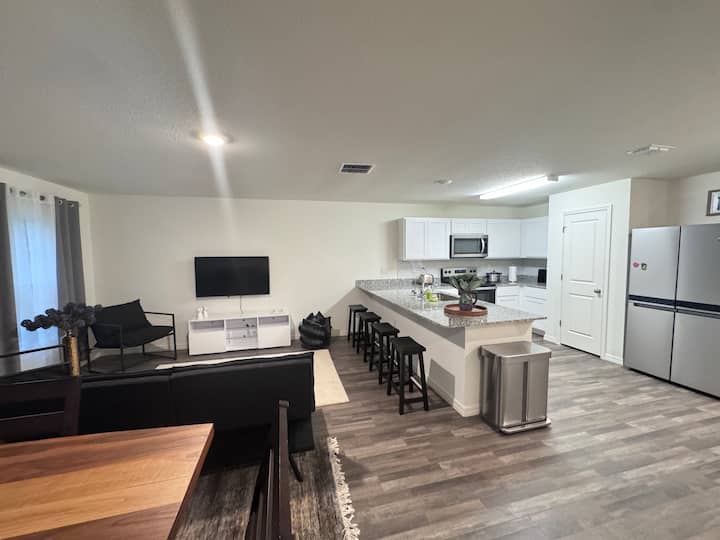 Palm Breeze Retreat 4br/ 2ba- All King Beds - North Port, FL
