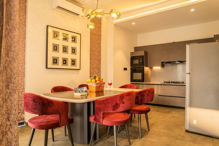 Dining area image 1