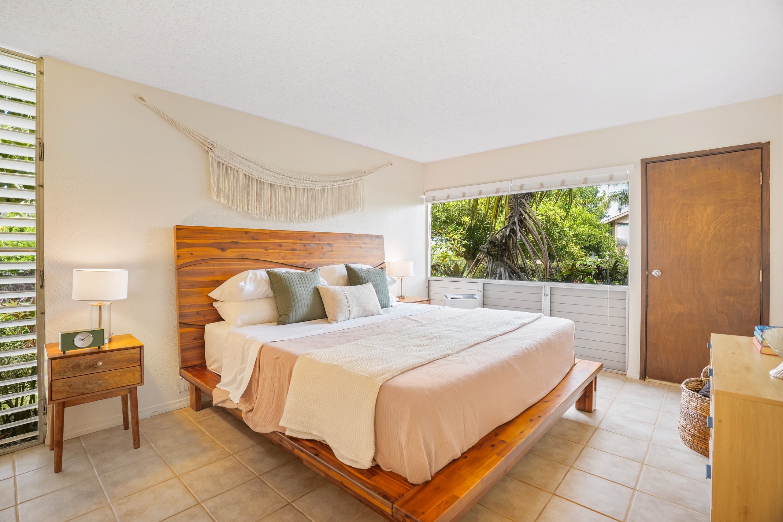 NEW island getaway w/AC, Pool, Hot Tub - Photo 10