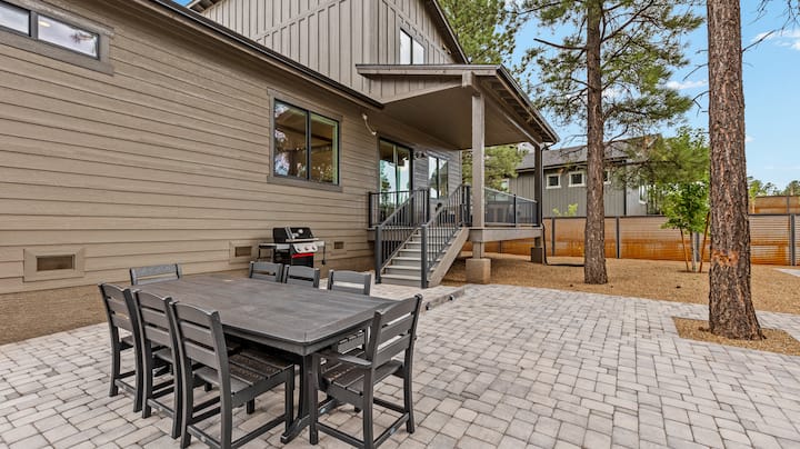 Outdoor seating table for 8