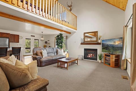 Successful Airbnb property: Family Cabin | Game Room, Pool Table + Swing Set in Heber Overgaard