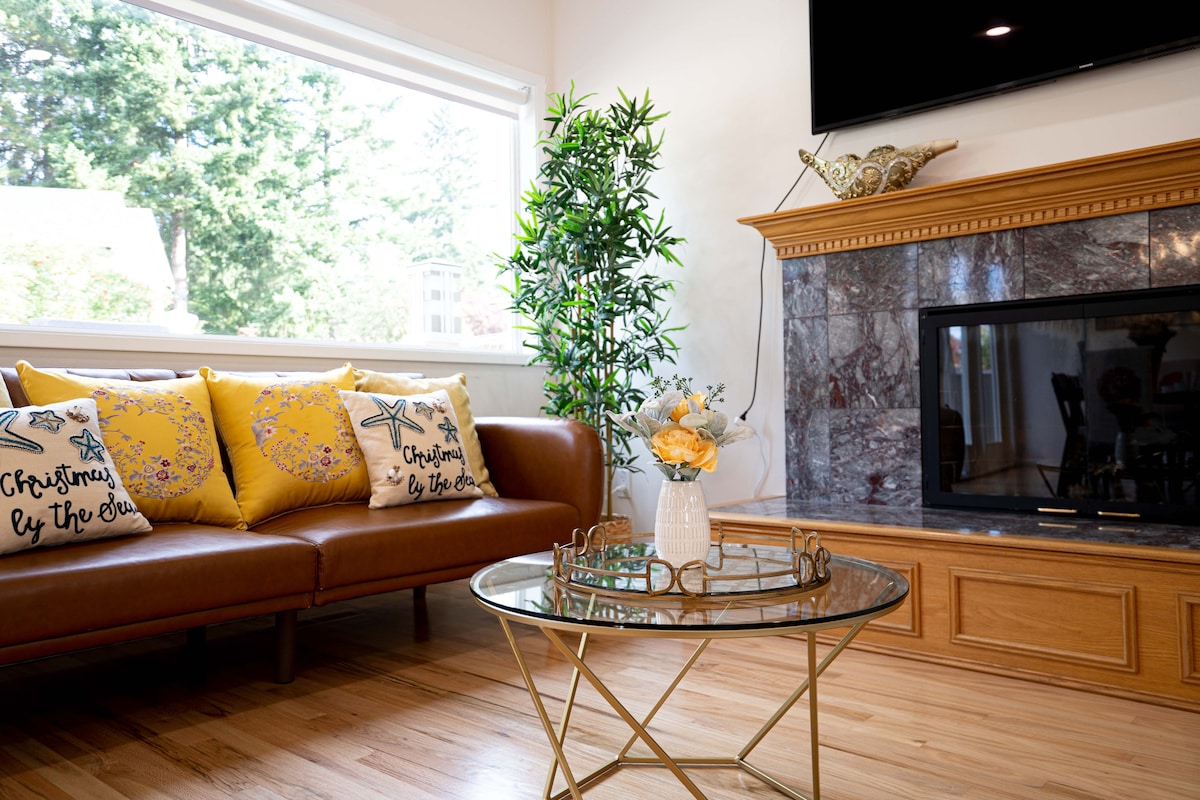 أريكة قابلة للتحويل مع توفير أغطية إضافية. 