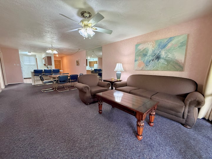Spacious 2br Lake Conroe Condo - Conroe, TX