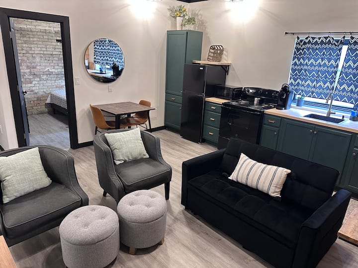 Modern & Cozy Downtown Retreat - Iron Mountain, MI