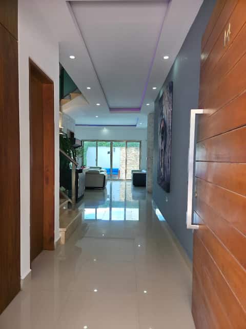 Top Airbnb: 4BR | Private Heated Pool | Billiards Pro. in Supermanzana 330