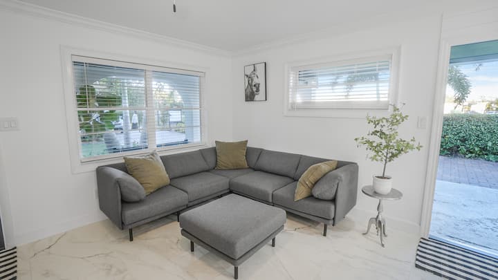 Downtown Winter Garden Luxury Retreat (No Parties) - Winter Garden, FL