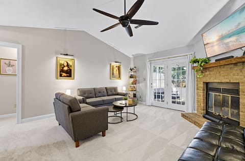 Top Airbnb: New! Luxe Dublin Oasis: 3BR/2BA Sleeps 9 in Northwest