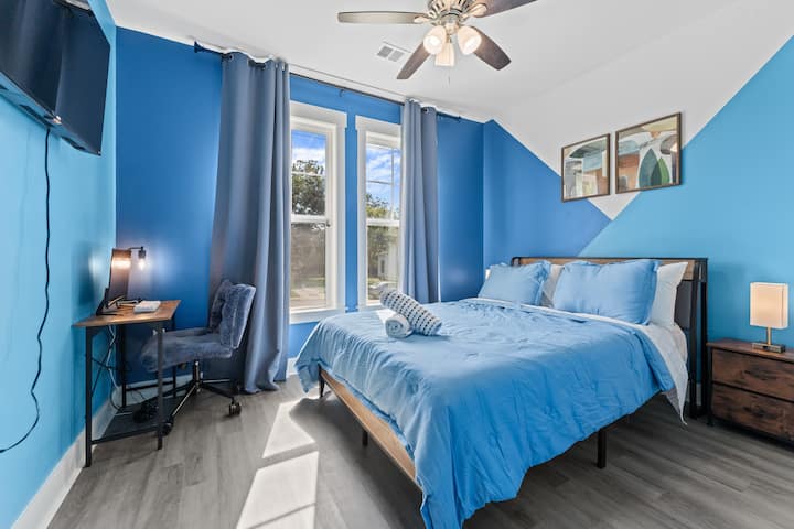 Queen Bedroom, 12 Inch, Medium Firm, Green Tea Charcoal Cooling Gel Memory Foam Mattress, Fiberglass Free, 2-Layer, Breathable. 