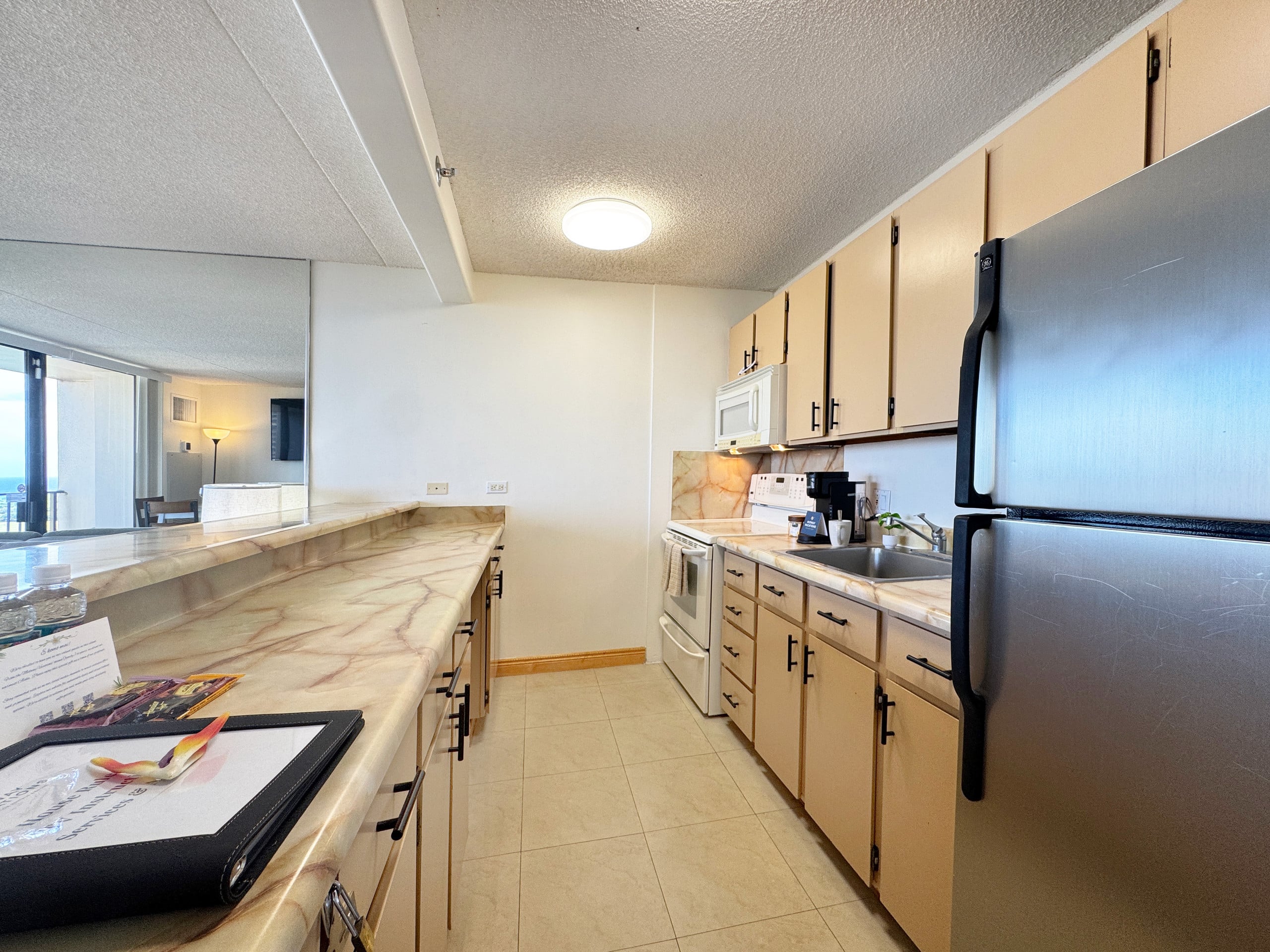 Ocean View Stay in Waikiki w/ Parking + Near Beach - Image 8