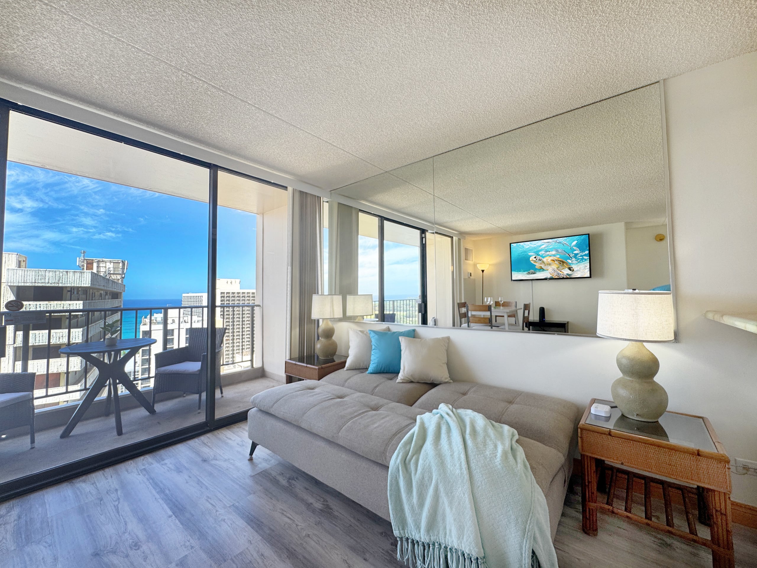 Ocean View Stay in Waikiki w/ Parking + Near Beach - Image 4