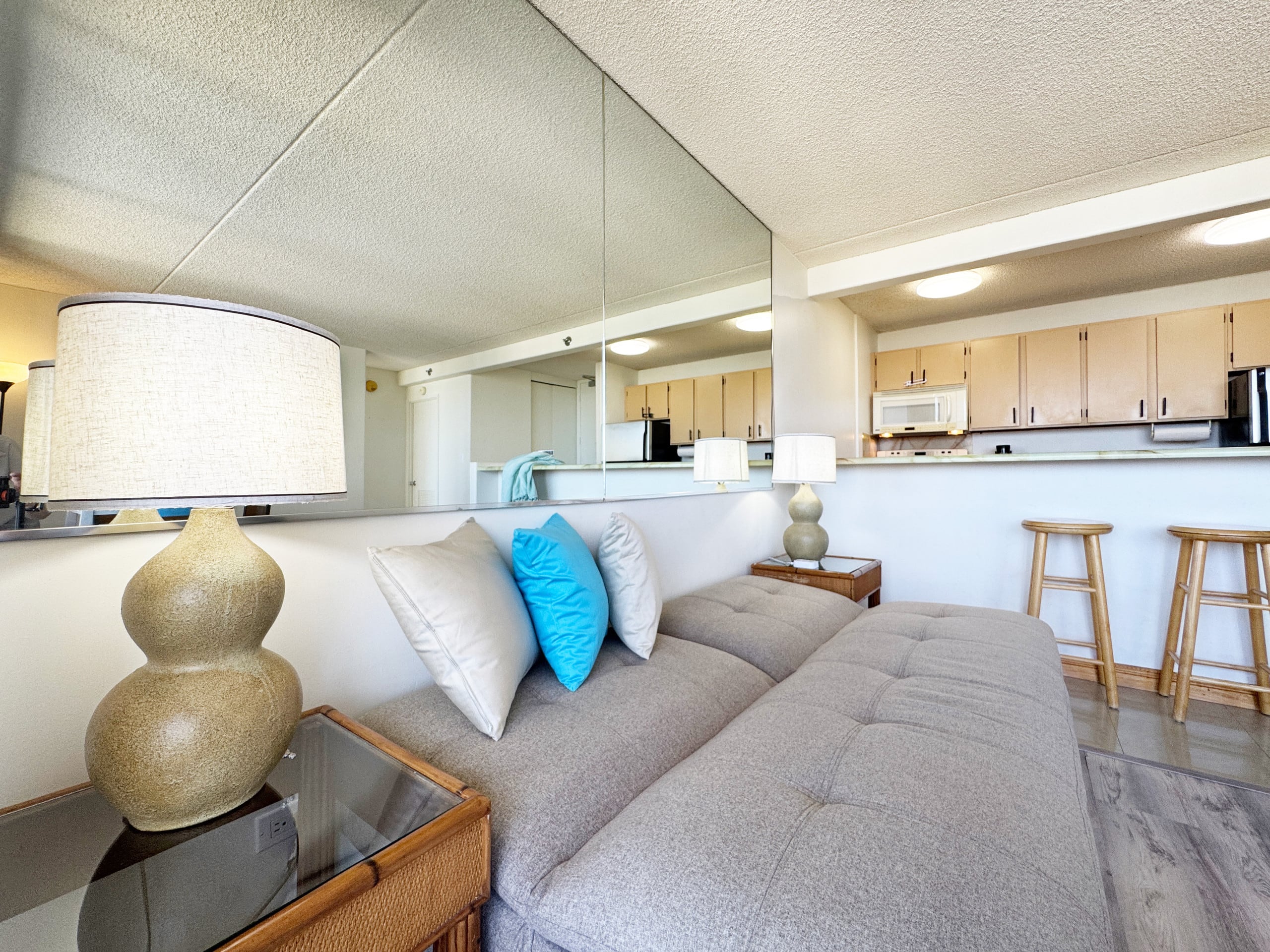 Ocean View Stay in Waikiki w/ Parking + Near Beach - Image 3