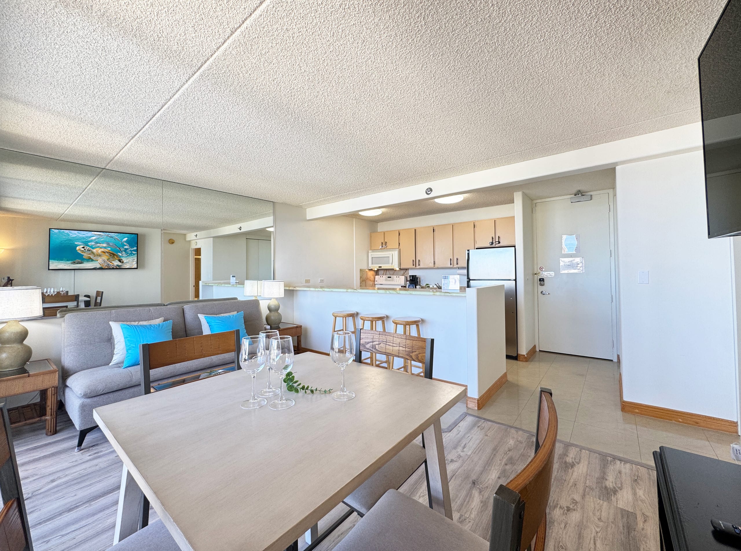 Ocean View Stay in Waikiki w/ Parking + Near Beach - Image 12