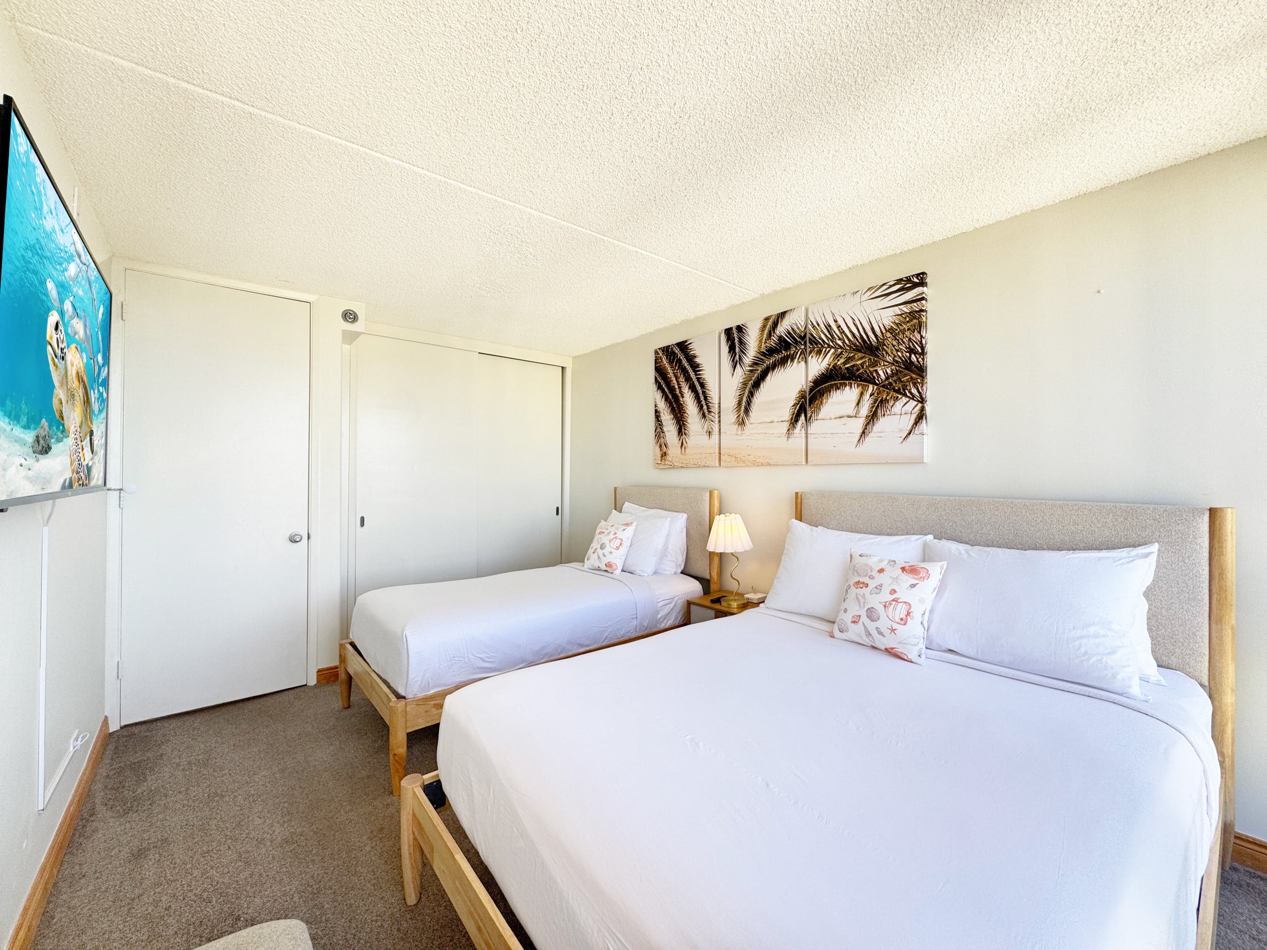 Ocean View Stay in Waikiki w/ Parking + Near Beach - Image 15
