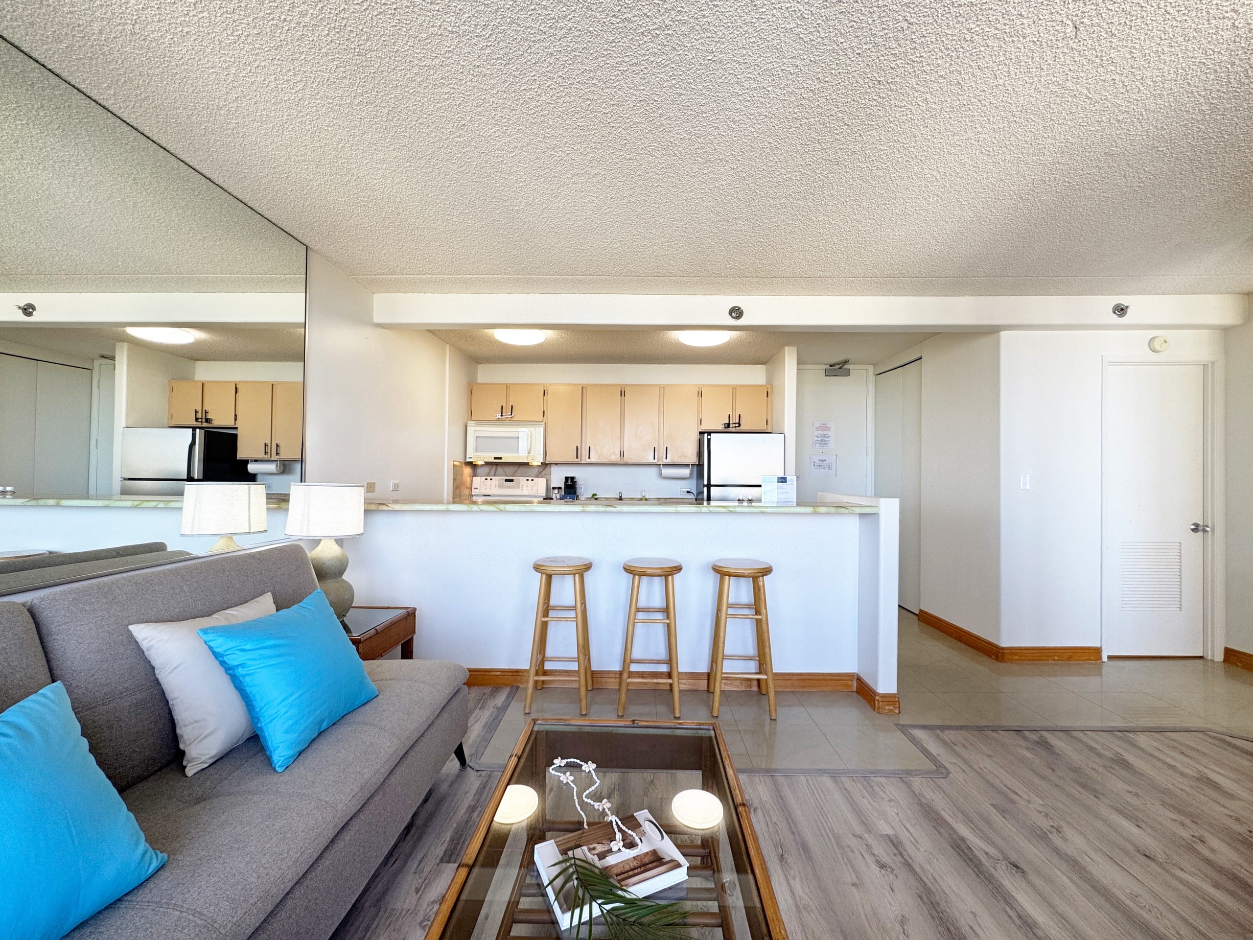 Ocean View Stay in Waikiki w/ Parking + Near Beach - Image 5
