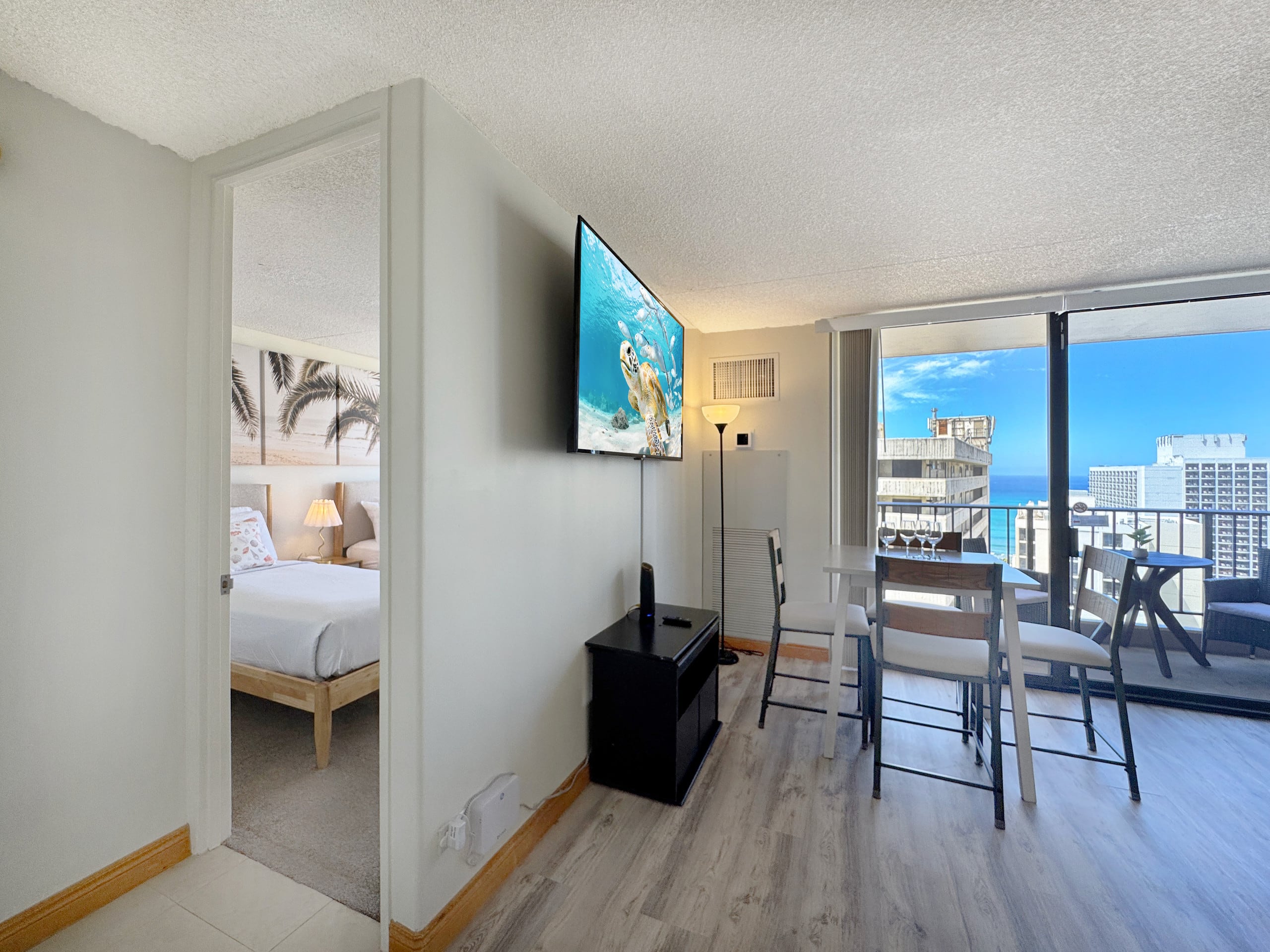 Ocean View Stay in Waikiki w/ Parking + Near Beach - Image 6