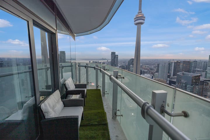 Rare 2BR Suite |Epic CN Tower, Lake & Skyline View