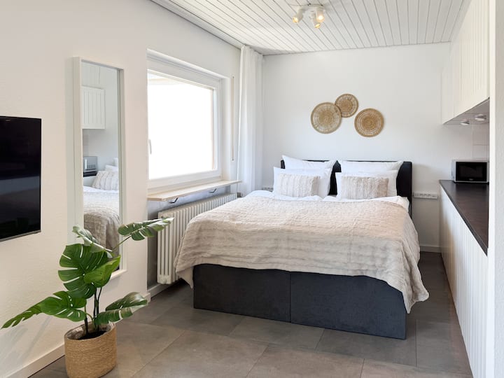 Kitanda cha ziada cha masika sebuleni – chenye starehe na ubora wa juu kama kitanda cha chumba cha kulala, bora kwa ajili ya kulala vizuri usiku.