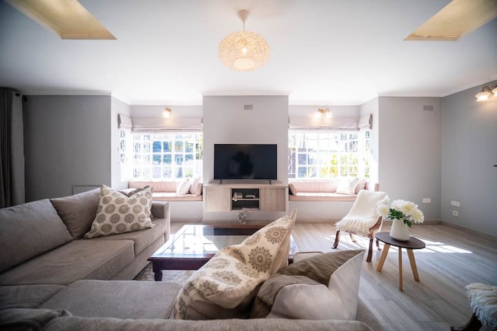 Modern 3br Retreat • Solar + Borehole • Fast Wifi - Zimbabwe