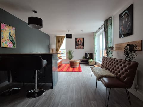 Top performing Airbnb: Luxury 2BR/2BA City Penthouse with private Terrace in Marchwood
