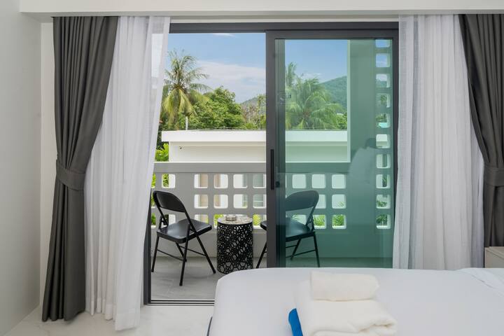 When guests book for 8 people with the extra cost, we will open this additional room.