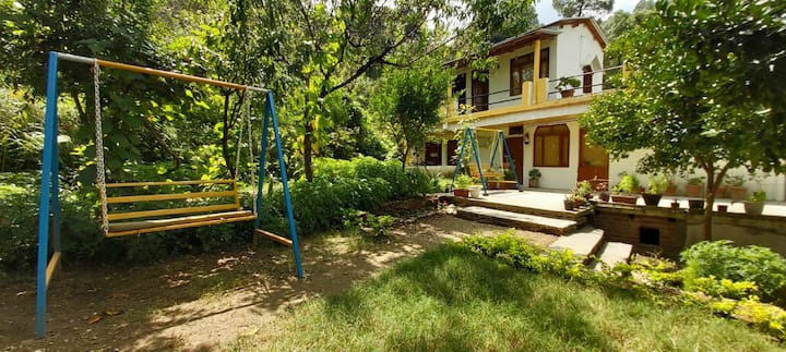 Stay Inn Kausani, A Mountain Lodge Garden & Dining - カウサニ
