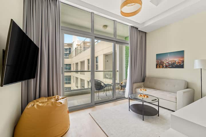 Inviting Dubai Marina Studio Near Beach And Canal - United Arab Emirates