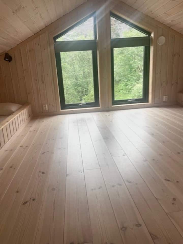 4 centros individuales construidos en el espacio. Espacio espacioso. Posibilidad de colchón doble además si quieres quedarte 6 en la habitación.